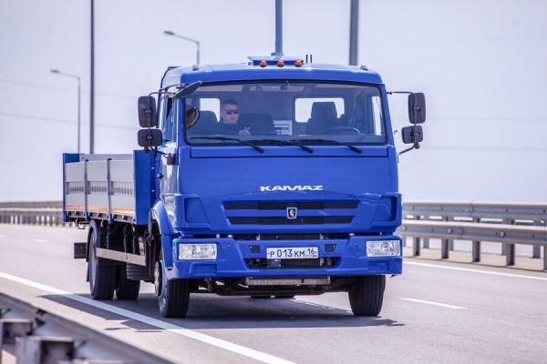 Первые беспилотные грузовики запустят по трассе «Нева» с 14 июня