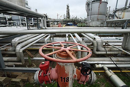 Россия приготовилась к новому снижению доходов от нефти и газа