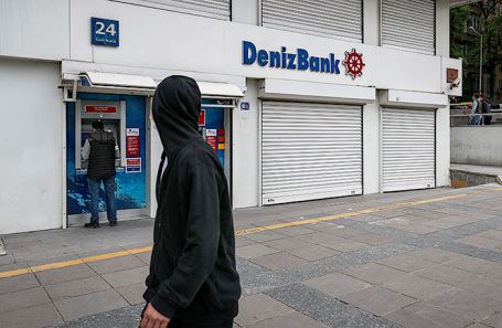 Российские клиенты турецкого Denizbank сообщают о списаниях со счетов непредусмотренной комиссии