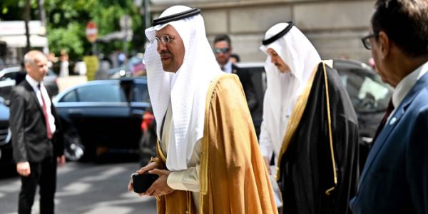 Саудовская Аравия дополнительно сократит добычу нефти в июле на 1 млн баррелей в сутки